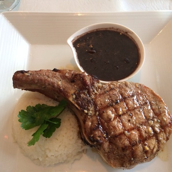 รูปภาพถ่ายที่ Lola Restaurant &amp; Grill โดย Amanaci G. เมื่อ 3/7/2014