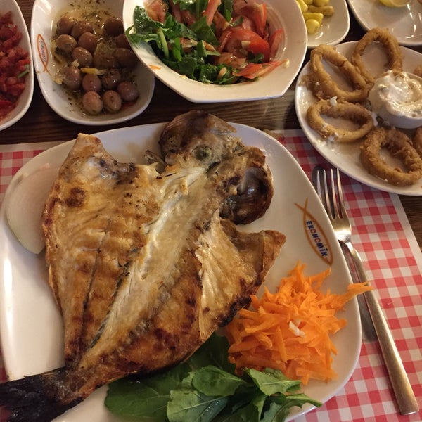Foto tirada no(a) Ekonomik Balık Restaurant Avanos por Ozan G. em 10/27/2016