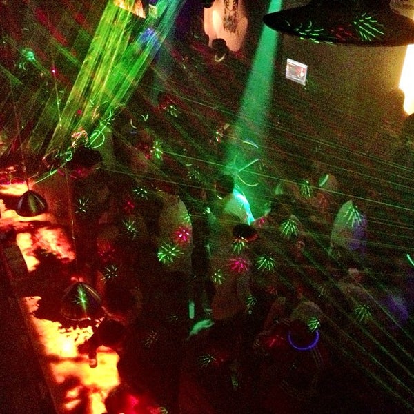 11/18/2012にJoel B.がTattoo Barで撮った写真