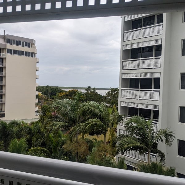 Photo taken at Holiday Inn Cairns Harbourside by 南 瑞. on 10/29/2023