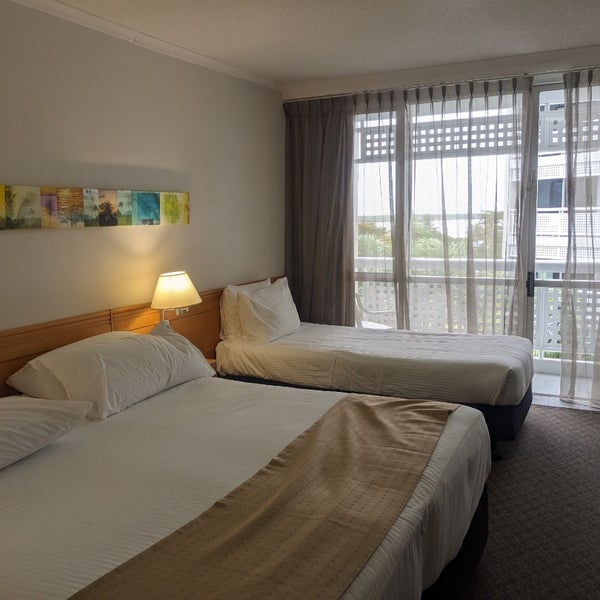 Photo taken at Holiday Inn Cairns Harbourside by 南 瑞. on 10/29/2023