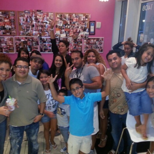 9/30/2012에 Brian님이 Yogurberry Frozen Yogurt Café에서 찍은 사진