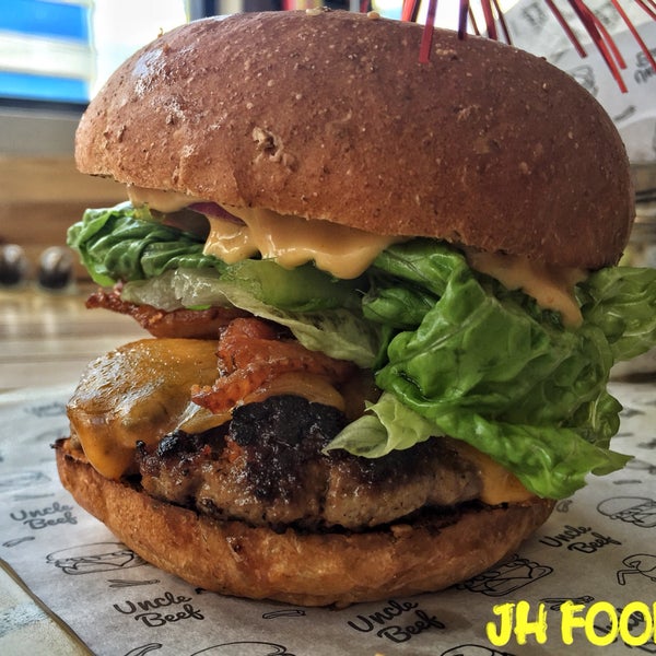 Pidan la hamburguesa del chef, no está en el menú, la carne está combinada con chorizo! Y acompañen con malteada de Peanut Butter! 😍