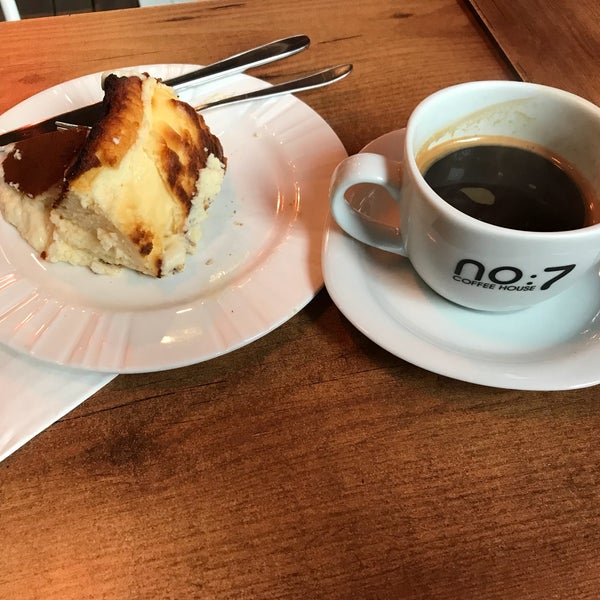 Снимок сделан в No:7 Coffee House пользователем Özgūr K. 12/10/2017