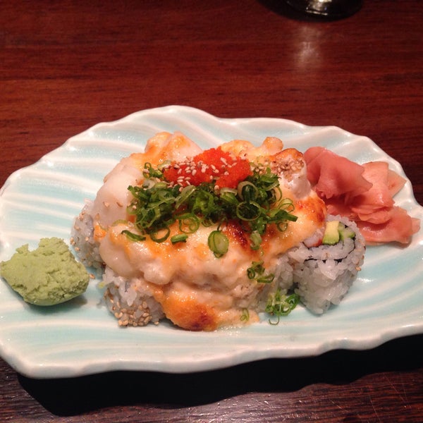 7/1/2015 tarihinde Zandt T.ziyaretçi tarafından Sushi Sake'de çekilen fotoğraf