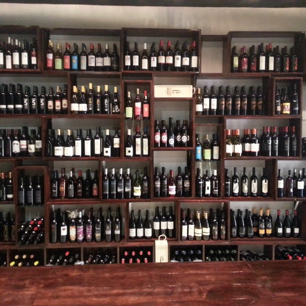 Das Foto wurde bei 101 Wine Bar + Boutique von 101 Wine Bar + Boutique am 6/3/2014 aufgenommen