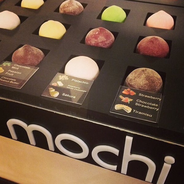 Photo taken at Smooch Frozen Yogurt &amp; Mochi by closed 8. on 12/9/2014