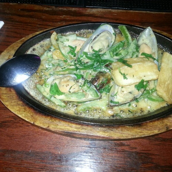Foto diambil di Mancora Peruvian Restaurant &amp; Bar oleh Phil C. pada 10/5/2013