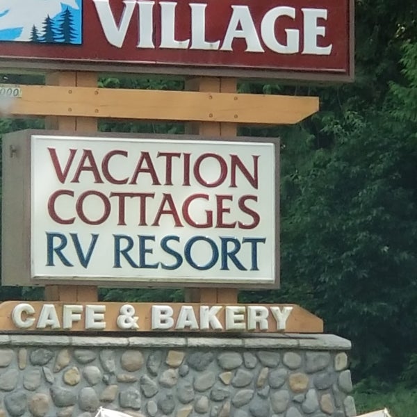 Photo taken at Mt Hood Village RV Resort by Gillian W. on 7/13/2018