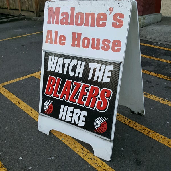 Photo taken at Malone&#39;s Ale House by Gillian W. on 1/24/2017
