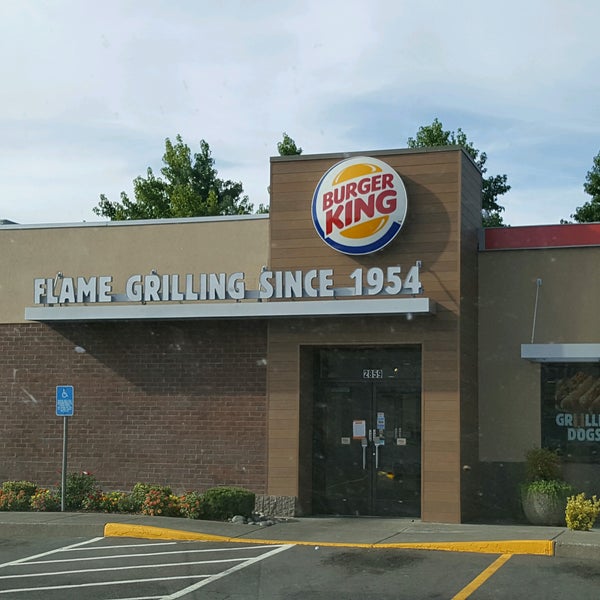Burger King Fast Food Restaurant in Salem
