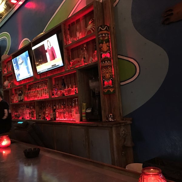 2/22/2017에 Gillian W.님이 Gilligan&#39;s Island Bar and Grill에서 찍은 사진