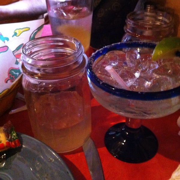 Das Foto wurde bei Franklin Inn Mexican Restaurant von Char M. am 10/30/2014 aufgenommen