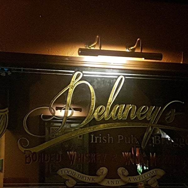 Снимок сделан в Delaney&#39;s Irish Pub &amp; Restaurant пользователем Rehab S. 4/3/2018