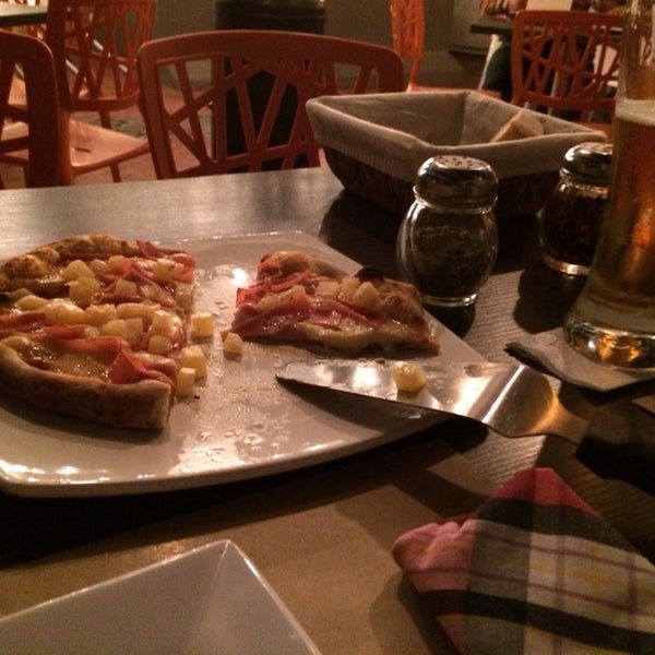 2/14/2014 tarihinde Juan G.ziyaretçi tarafından Figo Pasta &amp; Pizza'de çekilen fotoğraf