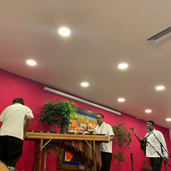 Foto diambil di Restaurante Arroyo oleh Naify A. pada 9/9/2019