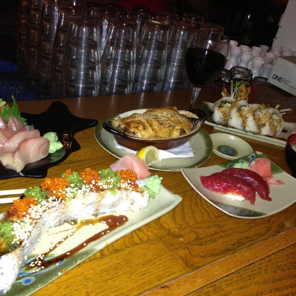 รูปภาพถ่ายที่ Kobe Japanese Steak House &amp; Oku&#39;s Sushi Bar โดย Jennifer K. เมื่อ 9/27/2013