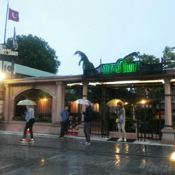 Das Foto wurde bei Sultanahmet Sarayı Otel von Derya A. am 6/6/2015 aufgenommen