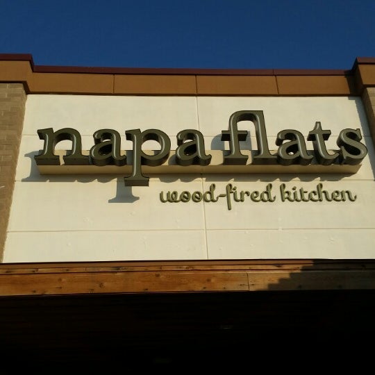 รูปภาพถ่ายที่ Napa Flats Wood-Fired Kitchen โดย Jerry G. เมื่อ 8/3/2014
