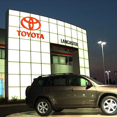 Das Foto wurde bei Lancaster Toyota von Lancaster Toyota am 1/10/2014 aufgenommen