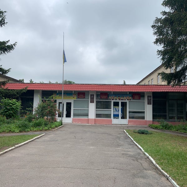 Школа 62 филиал. Школа 62 Владивосток. Школа 62 ВАИ. Фото здания школы № 62 Красюковская Октябрьского района.