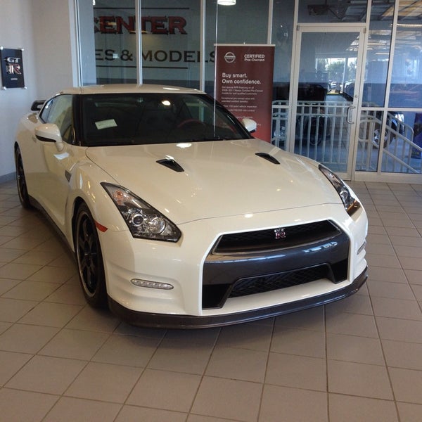 Fort Pierce Nissan Car Dealership