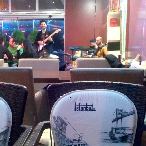 รูปภาพถ่ายที่ Ala Kahve Cafe &amp; Bistro โดย Gokhan N. เมื่อ 11/28/2014