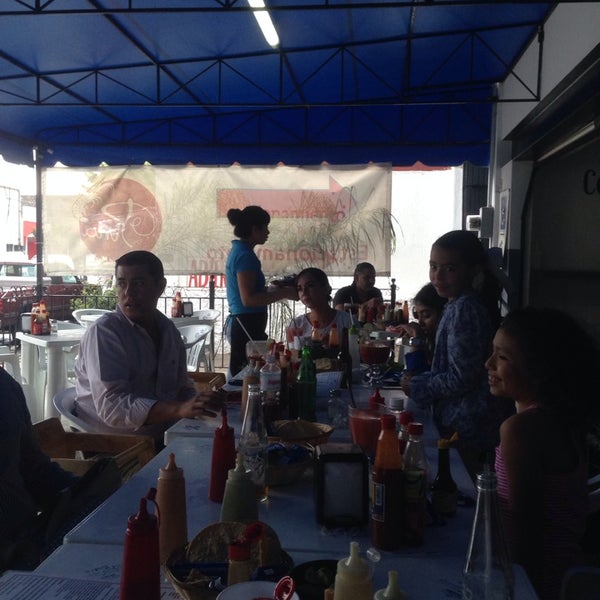 Foto scattata a Ceviches Mariscos Pina da Emmanuel J. il 8/14/2014