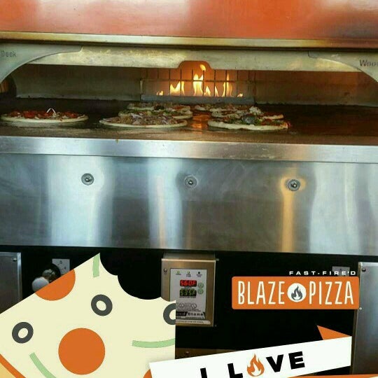 9/6/2016 tarihinde Mansurziyaretçi tarafından Blaze Pizza'de çekilen fotoğraf