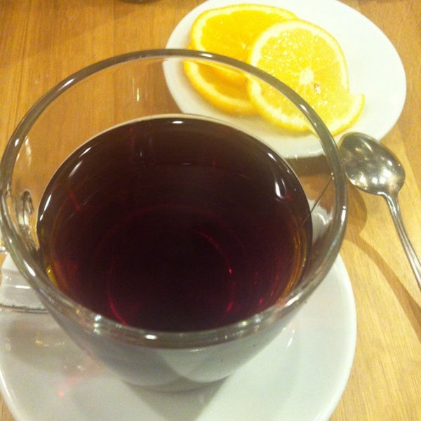 Foto diambil di Sir Winston Tea House oleh Ayça Ö. pada 1/1/2013