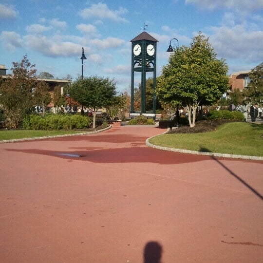 10/18/2012 tarihinde Jessica W.ziyaretçi tarafından Suffolk County Community College'de çekilen fotoğraf