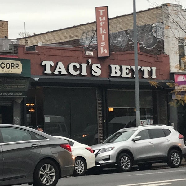 Photo taken at Taci&#39;s Beyti Restaurant by Güven Y. on 11/7/2017