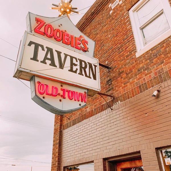 Снимок сделан в Zoobie&#39;s Old Town Tavern пользователем Amy C. 8/18/2019