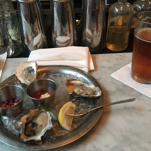 Photo taken at Hank&#39;s Oyster Bar by Alex R. on 9/16/2017