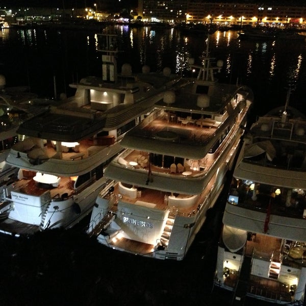 รูปภาพถ่ายที่ La Marée Monaco โดย Den A. เมื่อ 4/26/2013