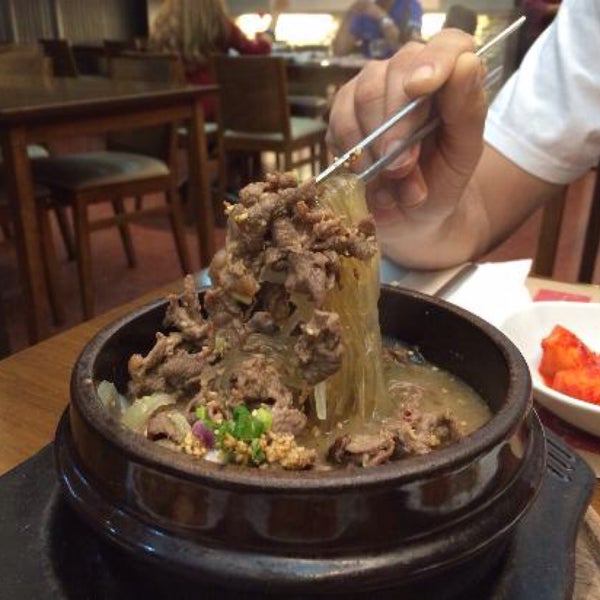 Exquisito el Bulgogui ( fideos de batata) las empanadas al vapor fabulosas (Jhin Mandu) el cerdo picante riquísimo (Cheyuk Bokum) uffff  y la Sopa de Kimchi Jjigue sopa tradicional coreana imperdible
