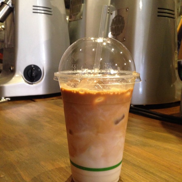 2/6/2015 tarihinde maryziyaretçi tarafından 2Pocket Fairtrade Espresso Bar and Store'de çekilen fotoğraf