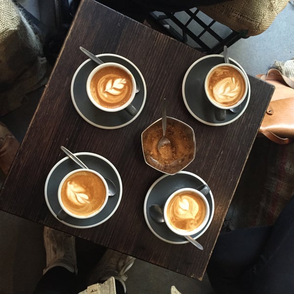 Foto diambil di 2Pocket Fairtrade Espresso Bar and Store oleh mary pada 12/2/2015