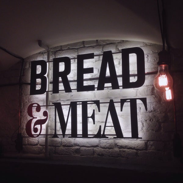 Das Foto wurde bei Bread &amp; Meat von Ольга П. am 9/26/2016 aufgenommen