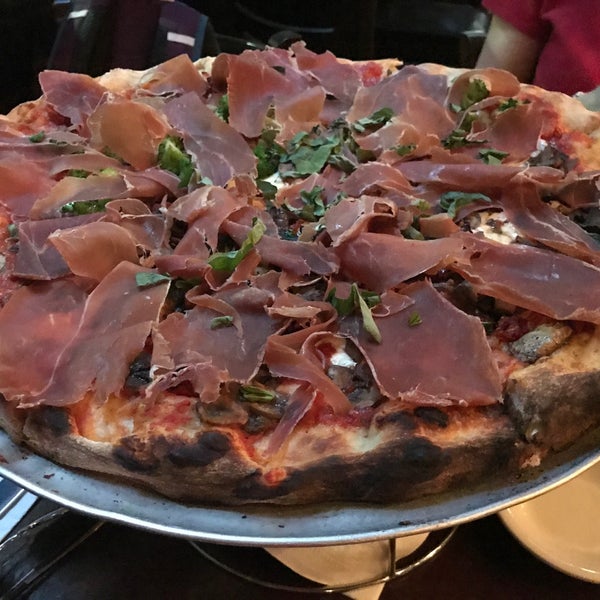 Photo taken at Harry&#39;s Italian Pizza Bar by Árpi D. on 8/25/2019