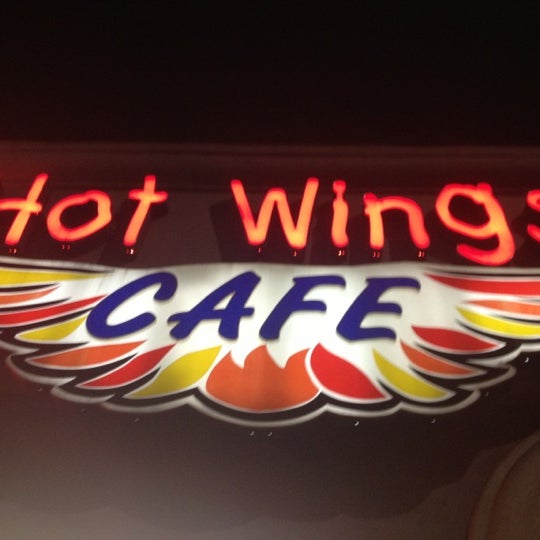 Photo taken at Hot Wings Cafe (Melrose) by steve on 12/7/2012