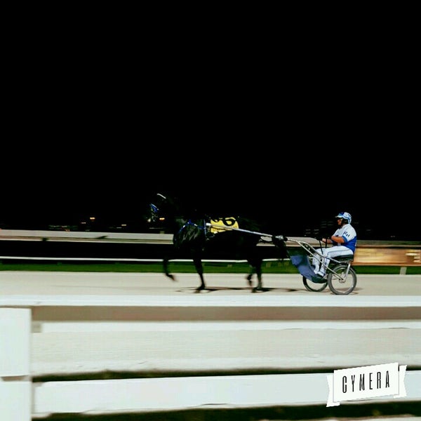 Das Foto wurde bei Isle Casino Racing Pompano Park von Cheryl J. am 1/3/2017 aufgenommen