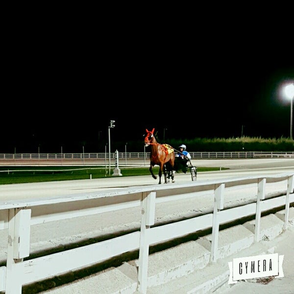 Foto scattata a Isle Casino Racing Pompano Park da Cheryl J. il 1/3/2017