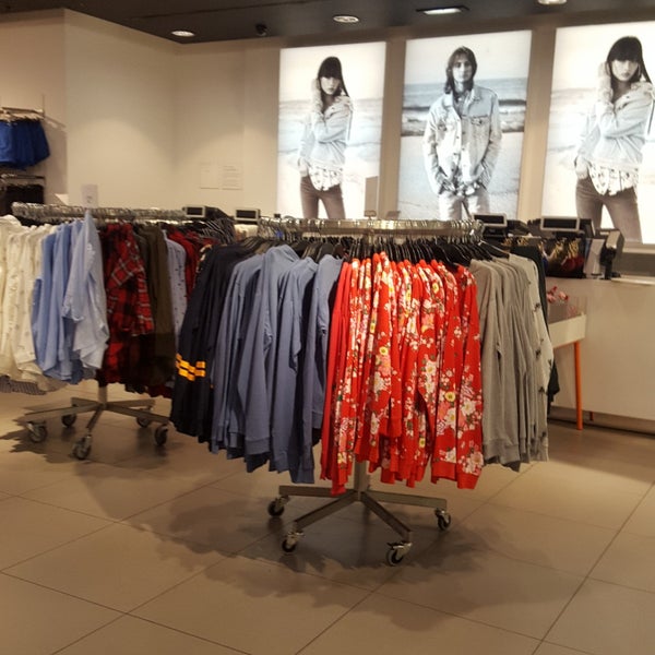H&M - West End - 174-176 Oxford Street East