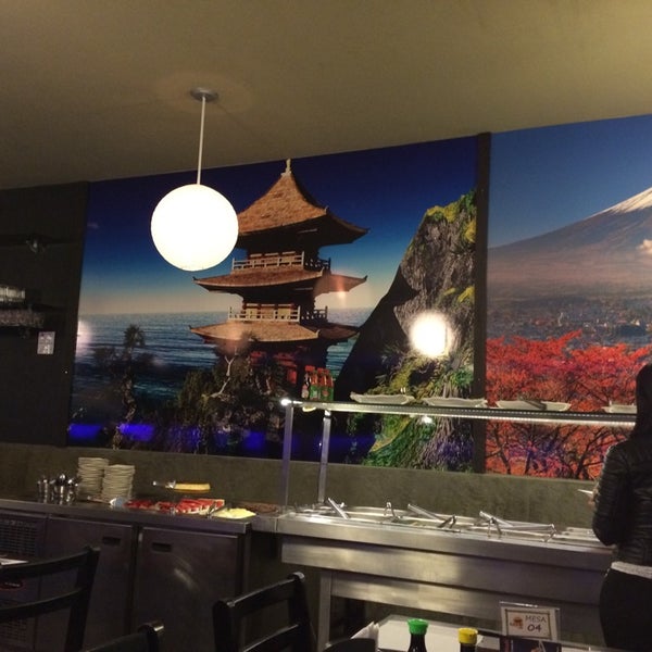 8/30/2014 tarihinde Dani B.ziyaretçi tarafından Hatti Sushi'de çekilen fotoğraf