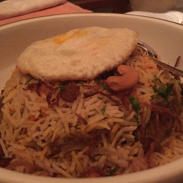 Foto diambil di Mezlai Emirati Restaurant oleh Ebrahim A. pada 12/15/2014