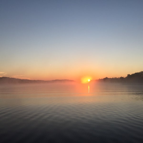 Спас каменка каменка. Над голубыми глазами озер. Спас озеро. Спас озеро. Спас каменка озеро пляж.