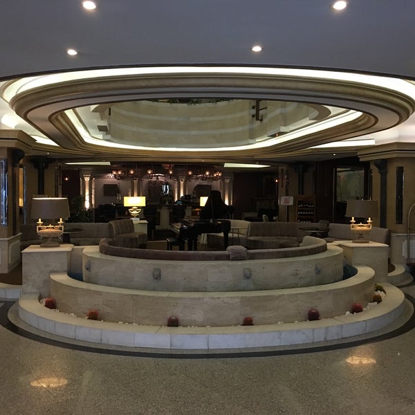 รูปภาพถ่ายที่ Best Western Premier Senator Hotel Istanbul โดย Sinan B. เมื่อ 4/18/2016