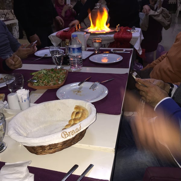 Das Foto wurde bei Tepe Tesisleri Cafe Restaurant Kır Düğün Salonu von OZCN am 1/20/2015 aufgenommen