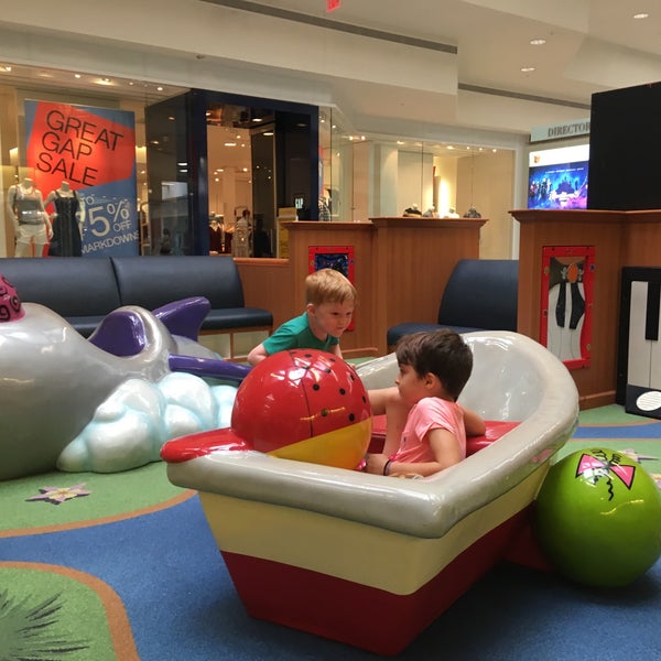 Как выглядит kids place. Play place. Монтеррей mcdonald's. Play place. Kids playing place.